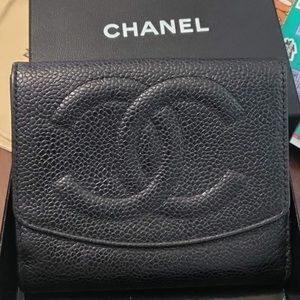 CHANEL caviar wallet